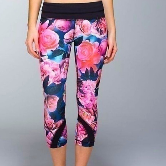 Lululemon set top + inspire crop leggings 8 rose secret garden gently preloved - Picture 2 of 16